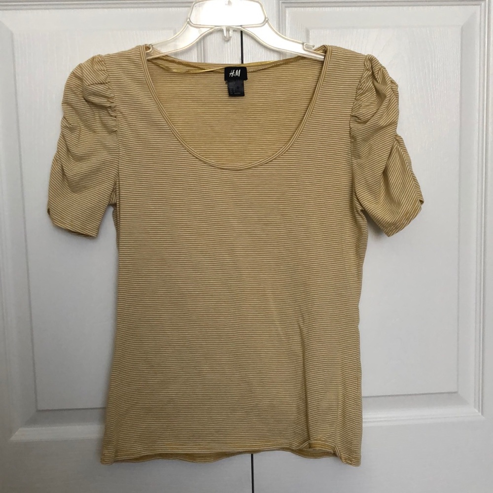 H&M top with minimal balloon sleeve detailing
